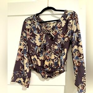 Sienna Sky bell sleeve top floral size Small